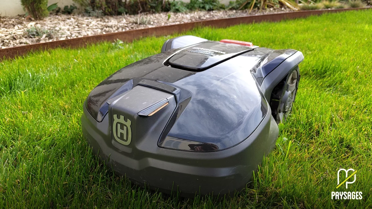 Robot de tonte autonome